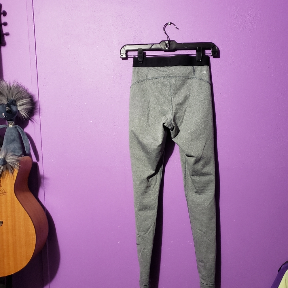 Nike pro athletic leggings dryfit